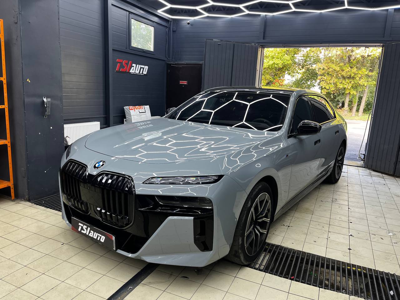 Шумоизоляция арок BMW 7 G70 в Рязани