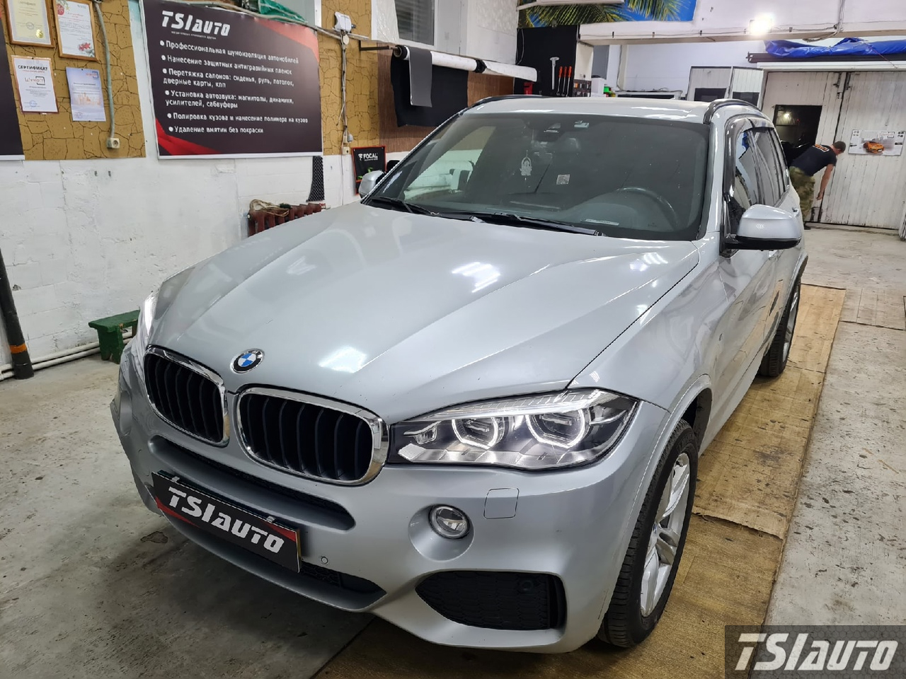 Правильная шумоизоляция BMW X5 (F15) в Рязани