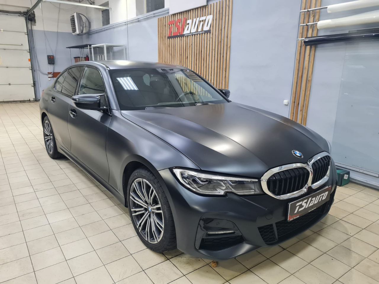 Оклейка матовой пленкой BMW 3 в Рязани