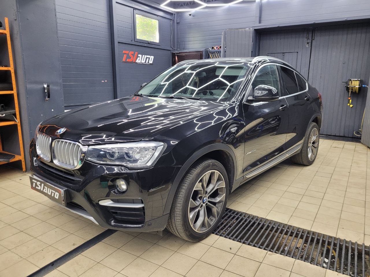 Контурная подсветка салона BMW X6 с управлением фото и цена установки