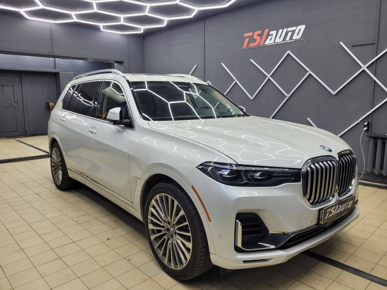 Шумоизоляция BMW X7 в Рязани