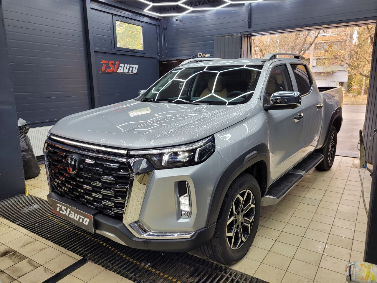 Оклейка пленкой фар Changan Hunter Plus в Рязани