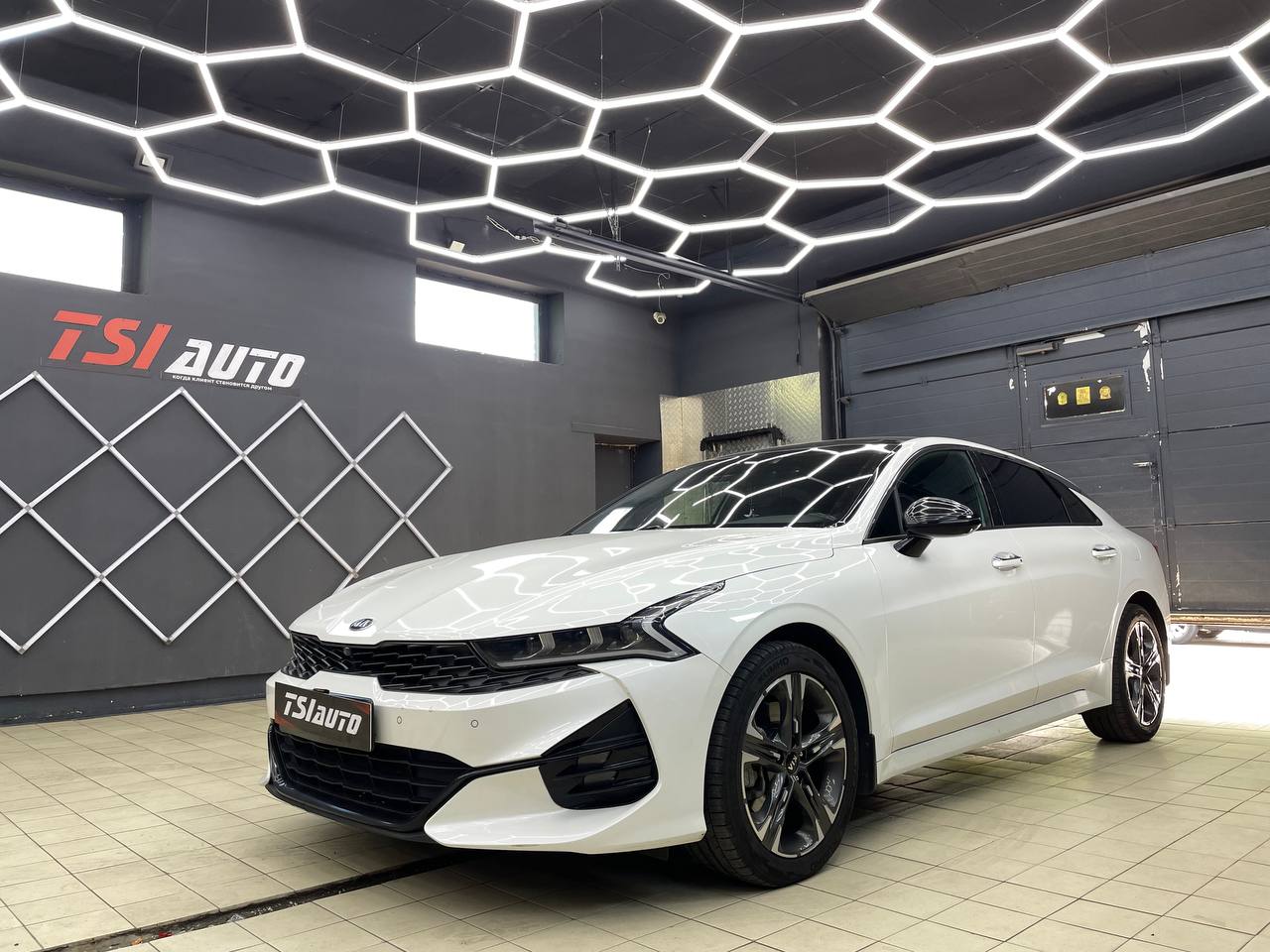 Химчистка салона и подкапотного пространства Kia K5 фото и цены