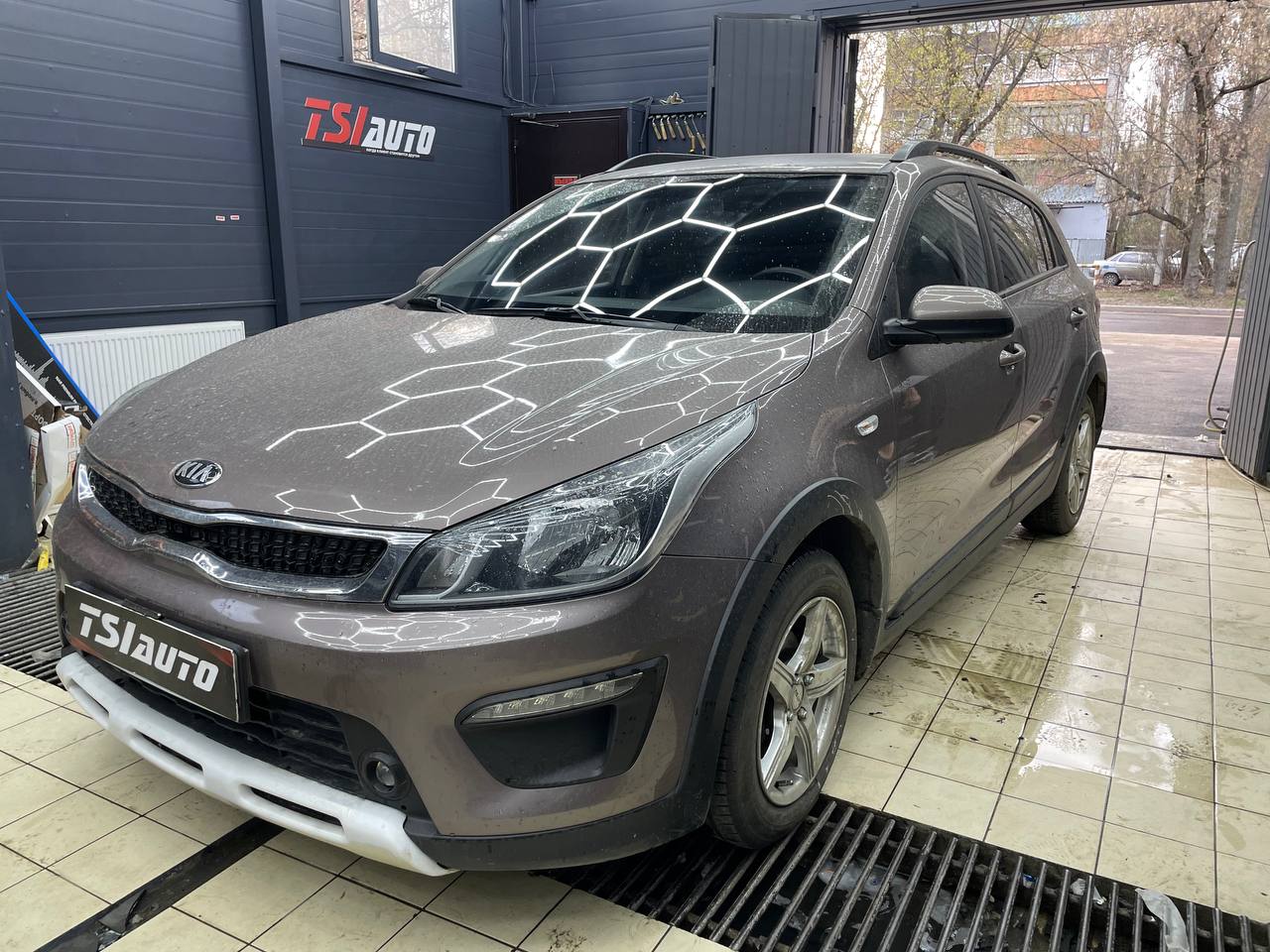 Kia Rio установка ГУ с камерой заднего вида в Рязани