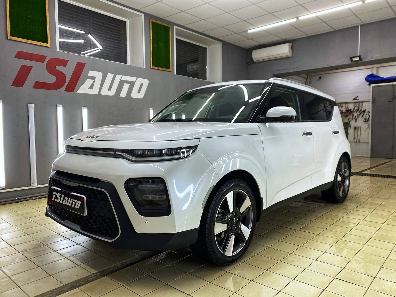 Полировка кузова и защита керамикой Kia Soul смотреть цены и фото