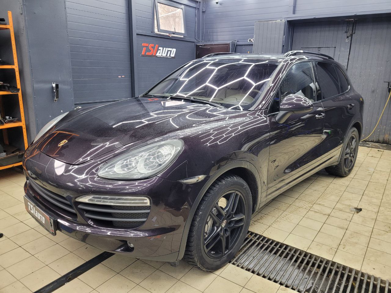 Тонировка фонарей Porsche Cayenne в Рязани