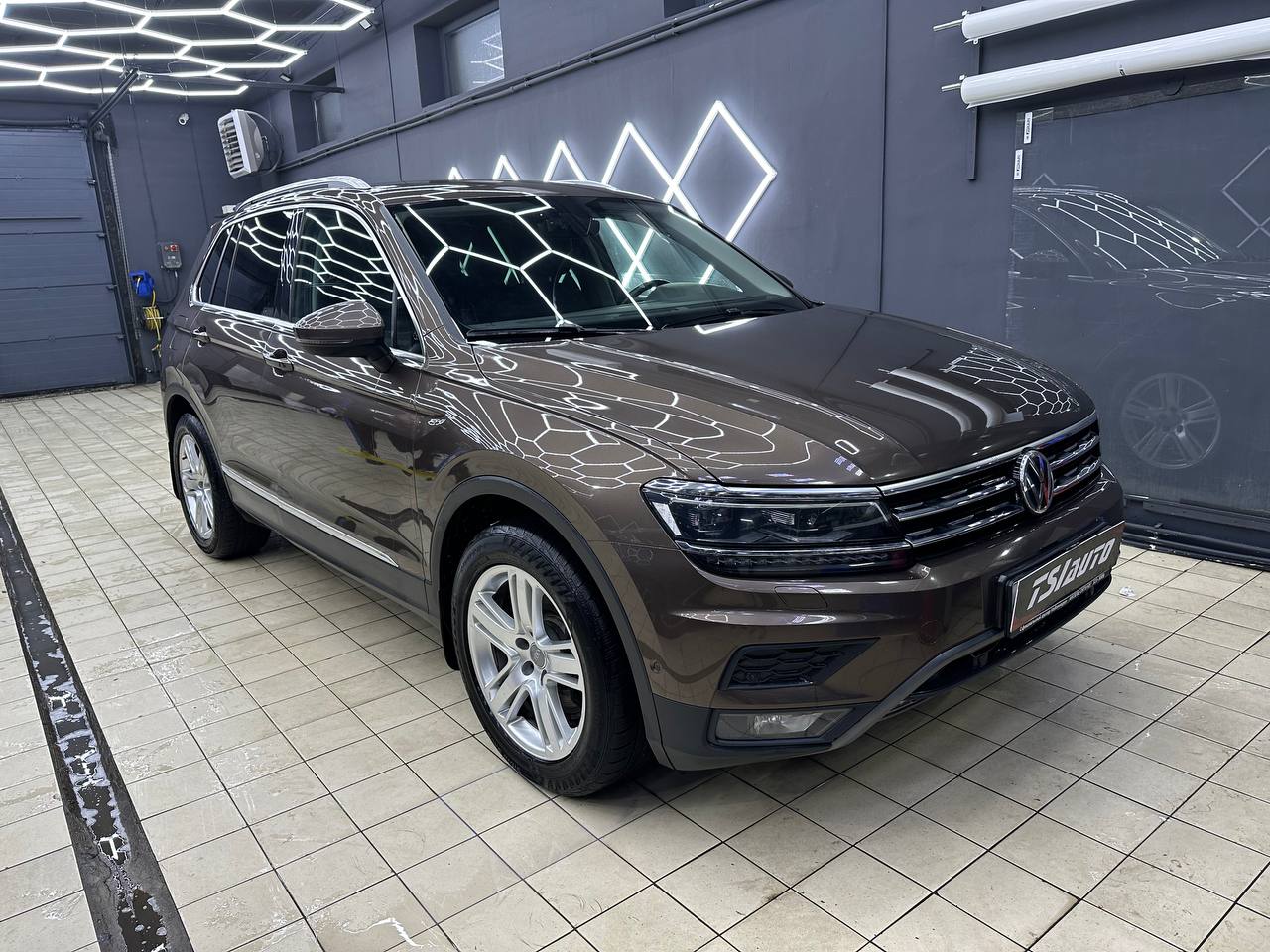 Химчистка салона Volkswagen Tiguan и мойка двигателя в Рязани