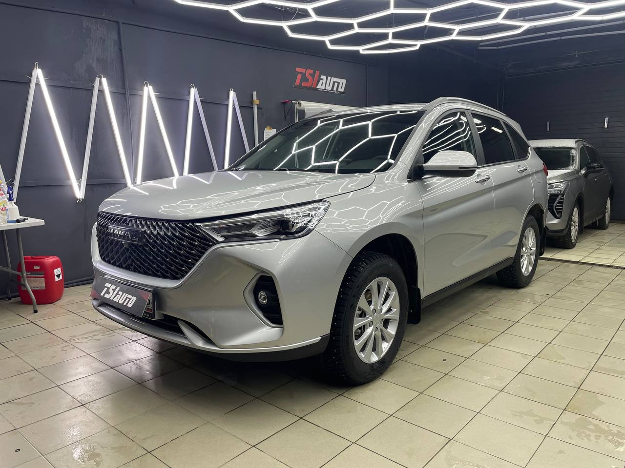 Шумоизоляция дверей и пола в салоне Haval M6 в Рязани