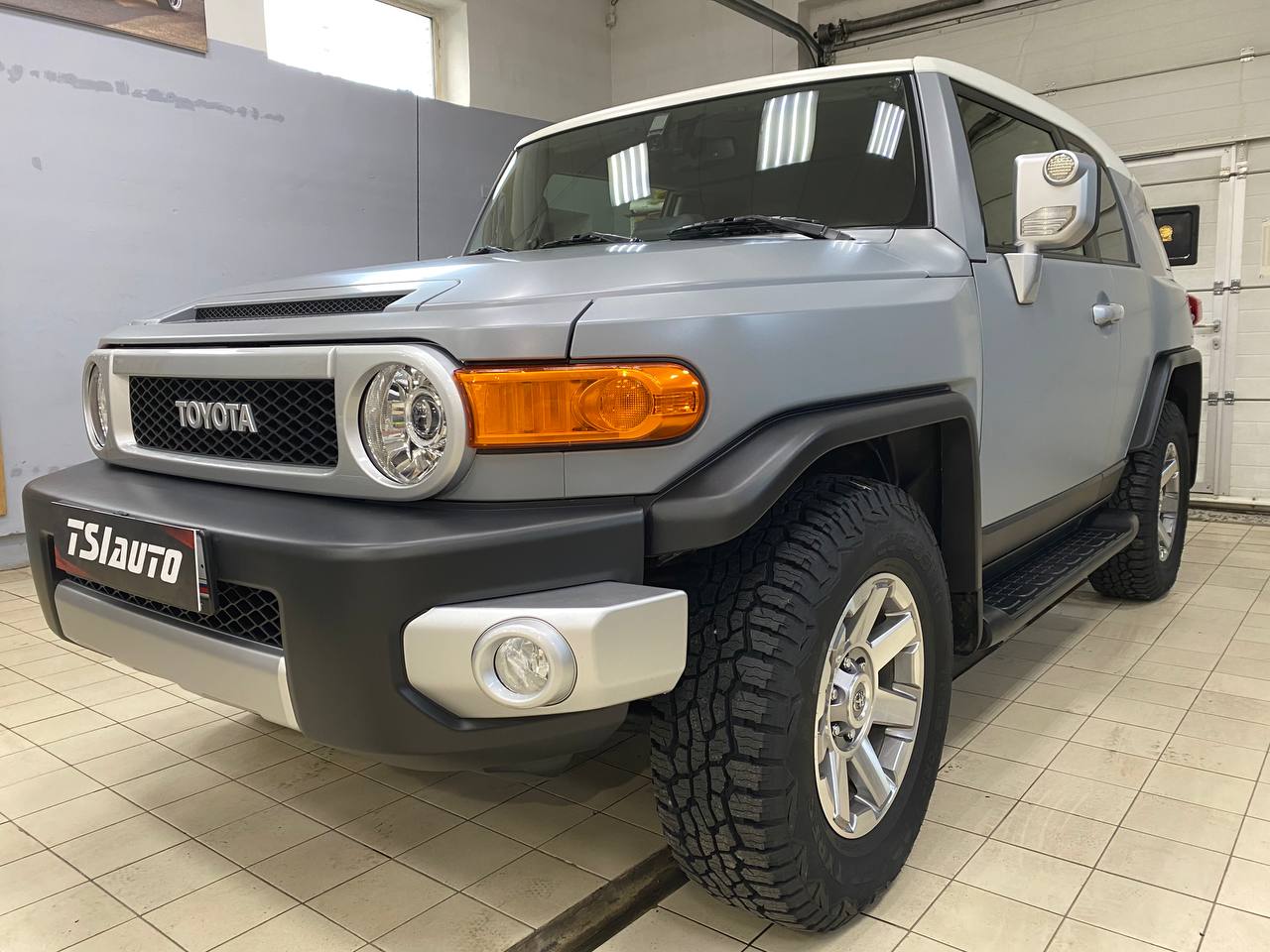 Оклейка матовой бронепленкой Toyota FJ Cruiser в Рязани